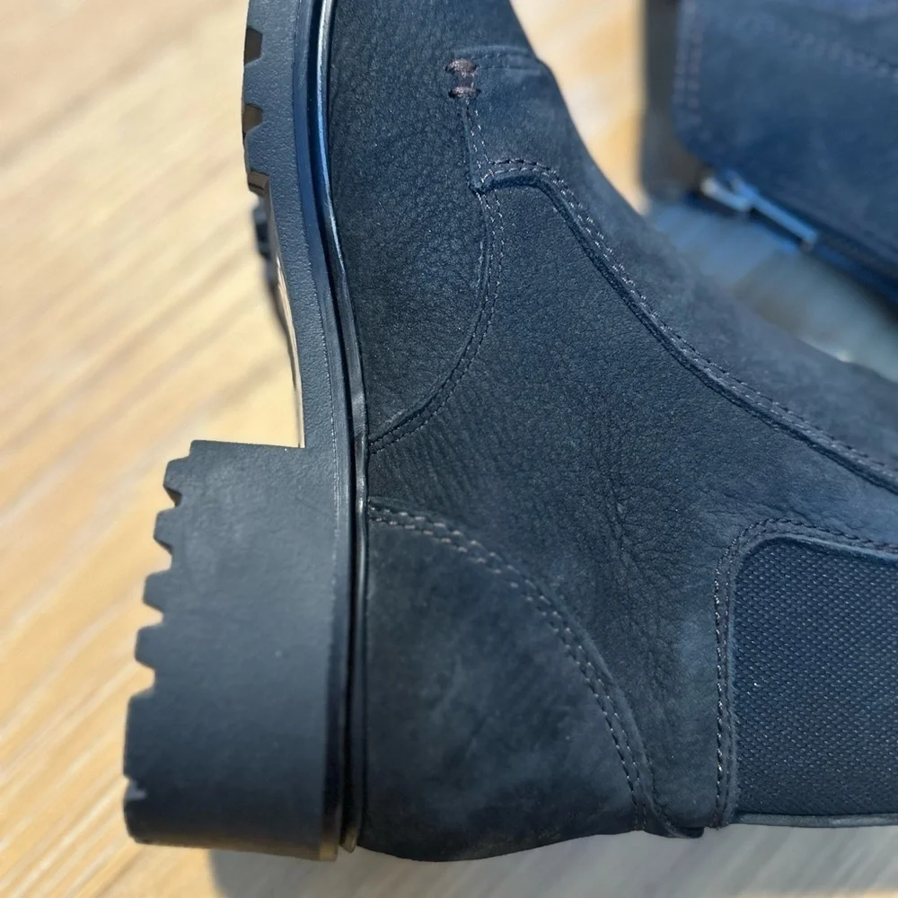 Women’s Cobble Hill Center Zip Leather Boot water resistant